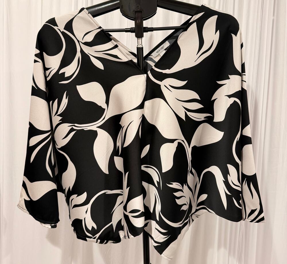 Nine West Blouse Black & White Floral Dolman Batwing Sleeve Top V Neck Size M